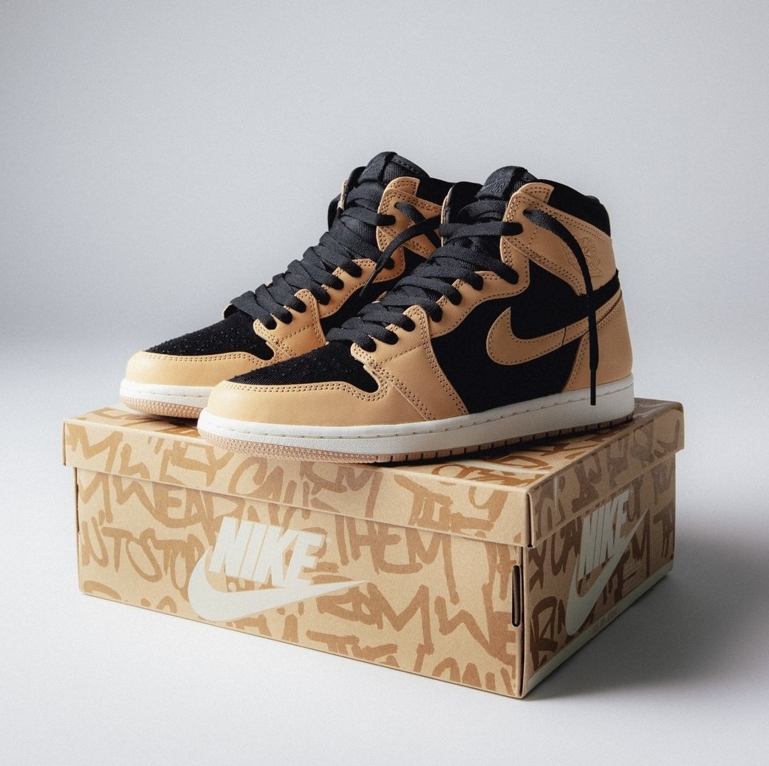 Sneaker in geöffneter Schachtel